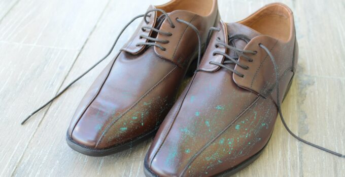 how to clean mold off leather shoes